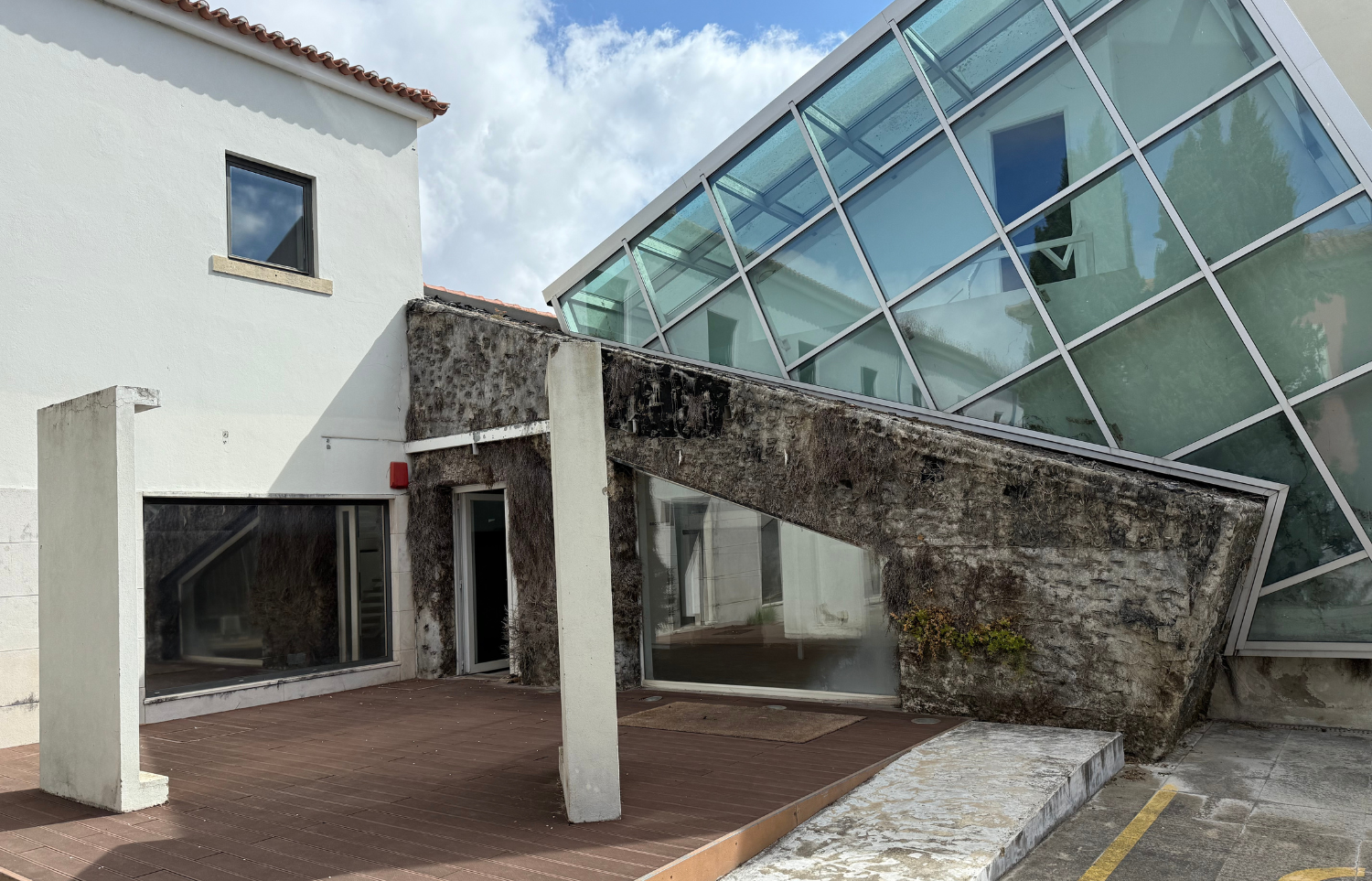 Edifcio Exclusivo para Arrendamento em Pao de Arcos | 1000 m | Estacionamento Privativo