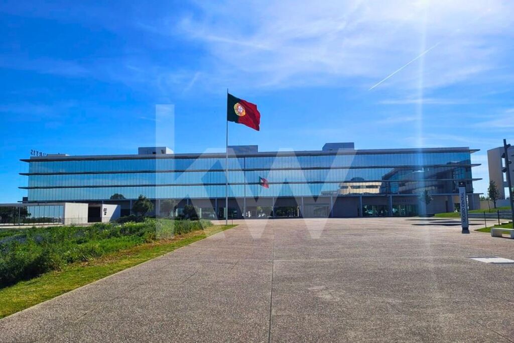 Escritórios com mais de 2000 m2 no Edifício Poente do TAGUSPARK